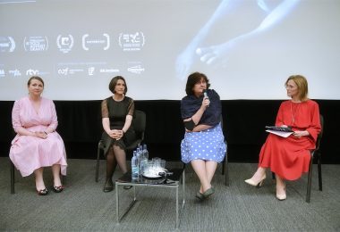 Premiéra dokumentárneho filmu Neviditeľná Zľava: Zuzana Krišková Maia Martiniak Mária Patakyová moderátorka